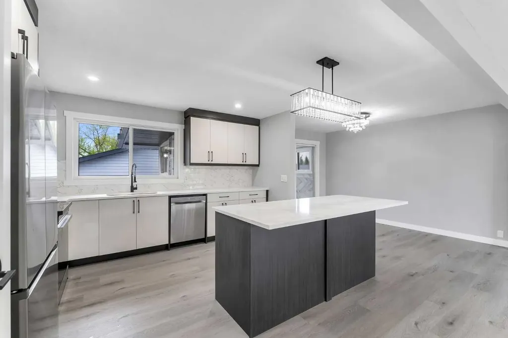 3211 60 Street NE Calgary AB T1Y 3L3