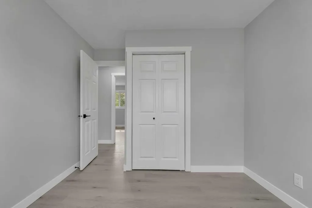 3211 60 Street NE Calgary AB T1Y 3L3