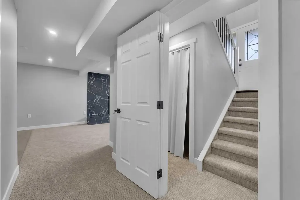3211 60 Street NE Calgary AB T1Y 3L3