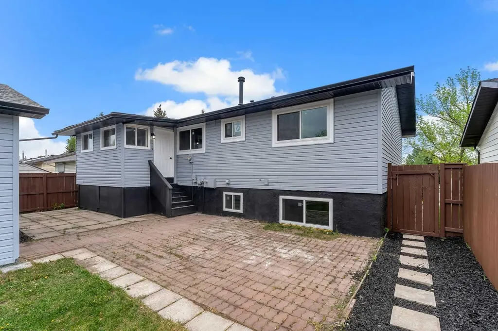 3211 60 Street NE Calgary AB T1Y 3L3