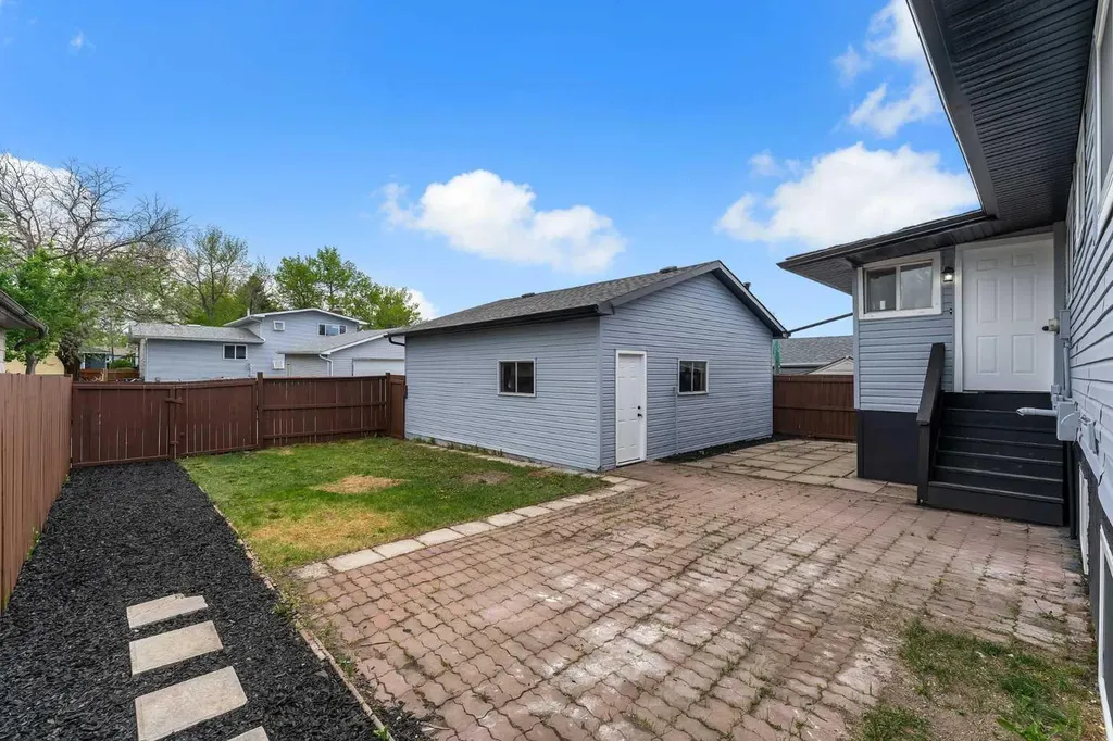 3211 60 Street NE Calgary AB T1Y 3L3