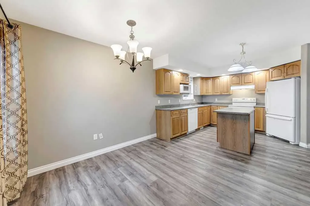6814 39 Street Lloydminster AB T9V 2Z3