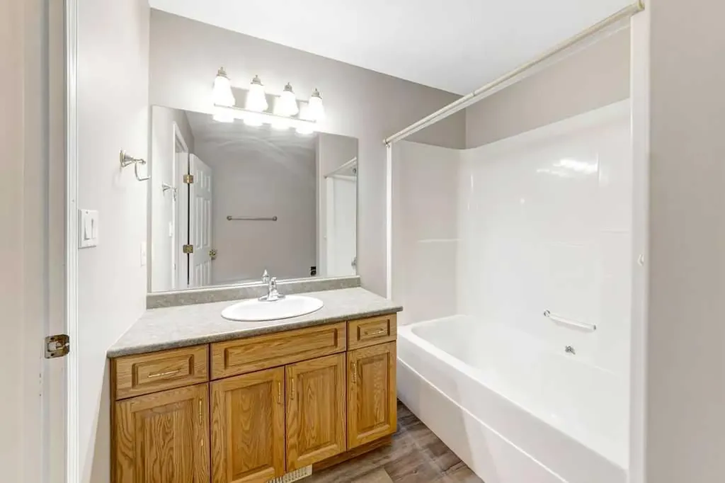 6814 39 Street Lloydminster AB T9V 2Z3