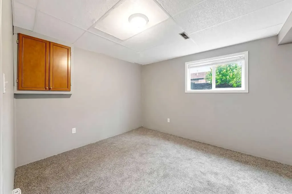 6814 39 Street Lloydminster AB T9V 2Z3