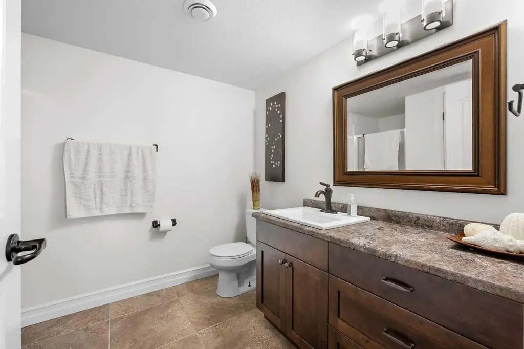 1315 47a Avenue Lloydminster SK S9V 2G6