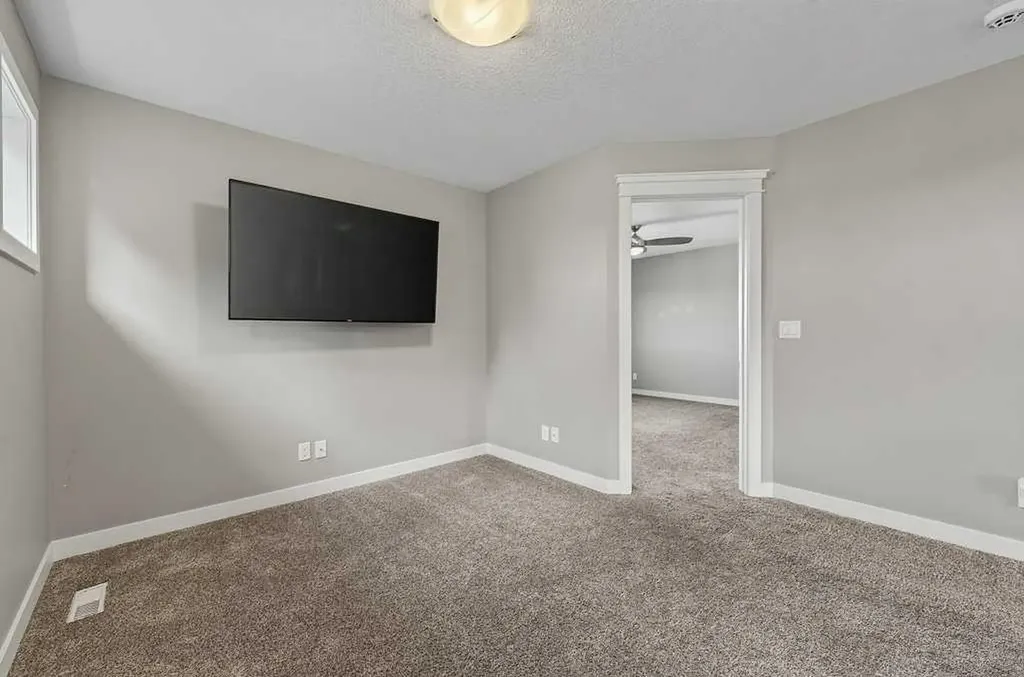47 Evanscrest Way NW Calgary AB T3P 0P2