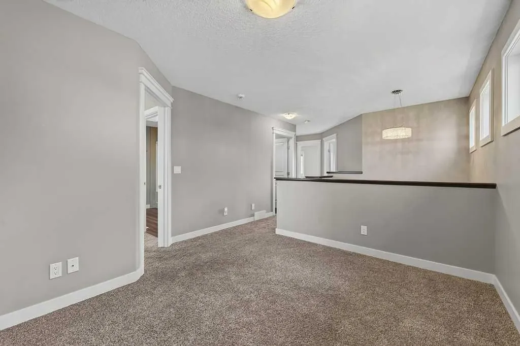 47 Evanscrest Way NW Calgary AB T3P 0P2