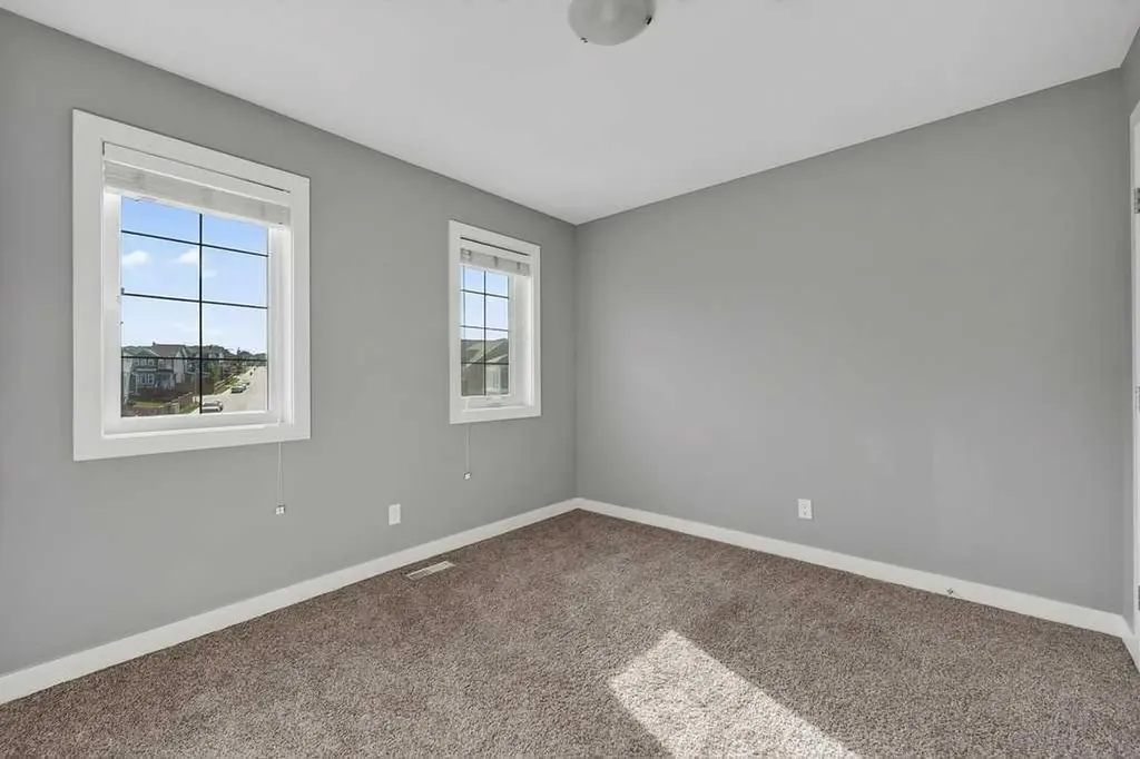 47 Evanscrest Way NW Calgary AB T3P 0P2