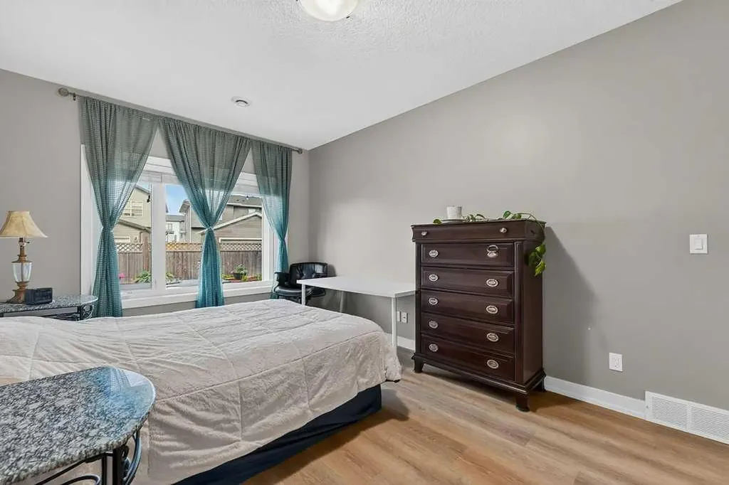 47 Evanscrest Way NW Calgary AB T3P 0P2