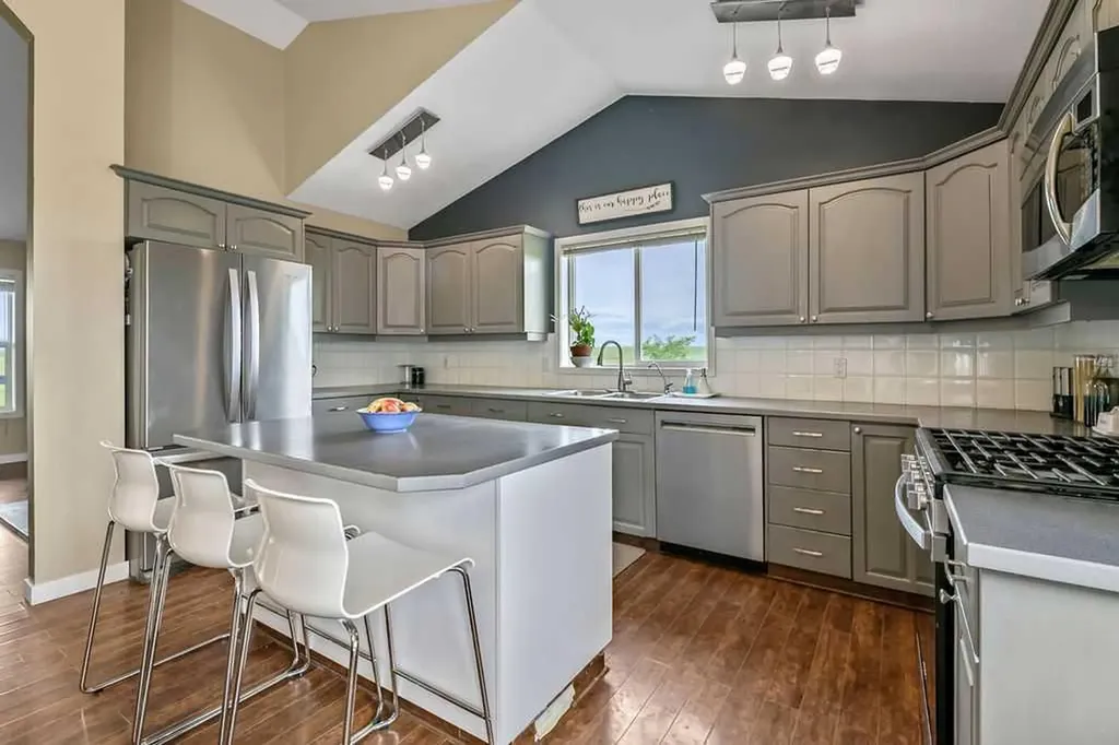 56152 658 Avenue E Rural Foothills County AB T0L 0P0