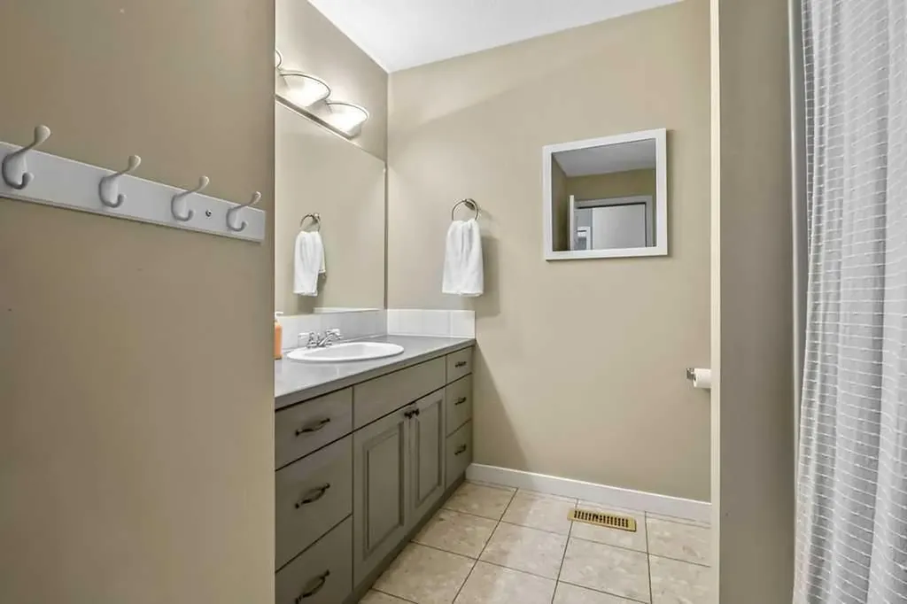 56152 658 Avenue E Rural Foothills County AB T0L 0P0