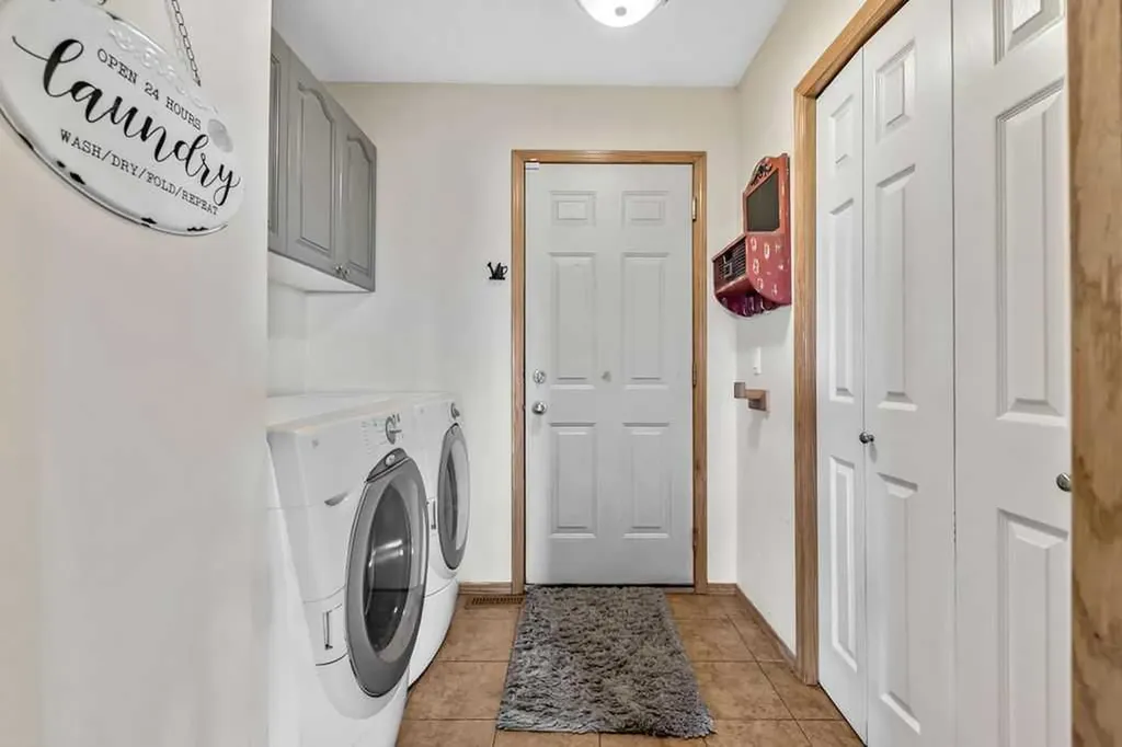 56152 658 Avenue E Rural Foothills County AB T0L 0P0