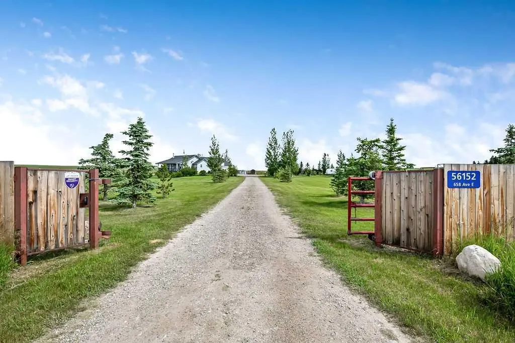 56152 658 Avenue E Rural Foothills County AB T0L 0P0
