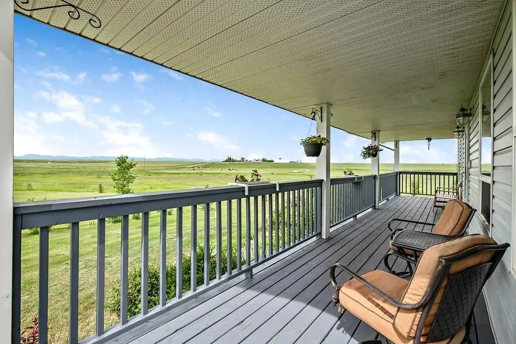 56152 658 Avenue E Rural Foothills County AB T0L 0P0