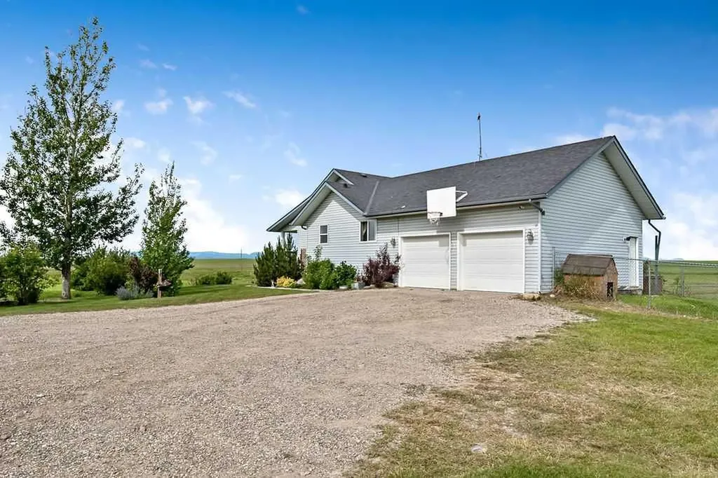 56152 658 Avenue E Rural Foothills County AB T0L 0P0