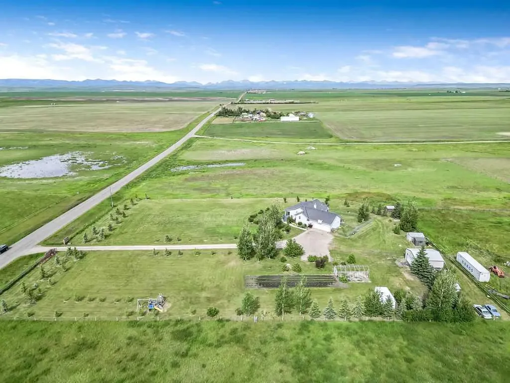 56152 658 Avenue E Rural Foothills County AB T0L 0P0