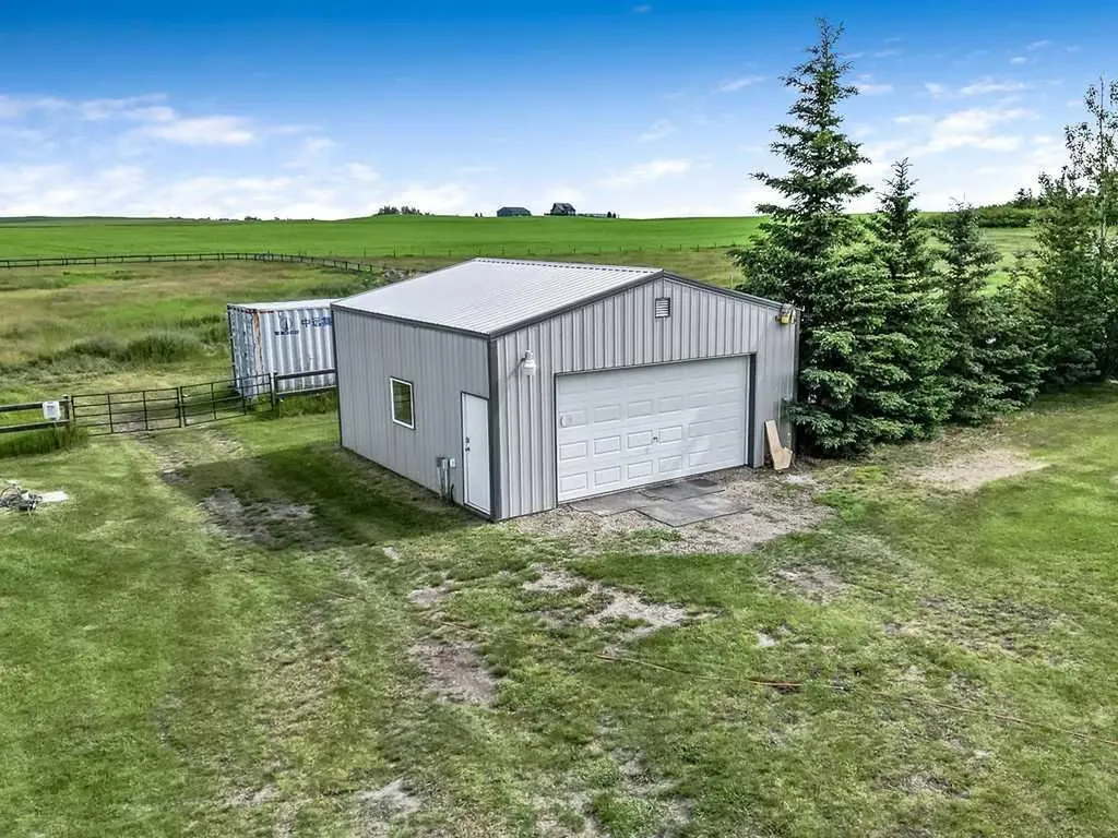 56152 658 Avenue E Rural Foothills County AB T0L 0P0