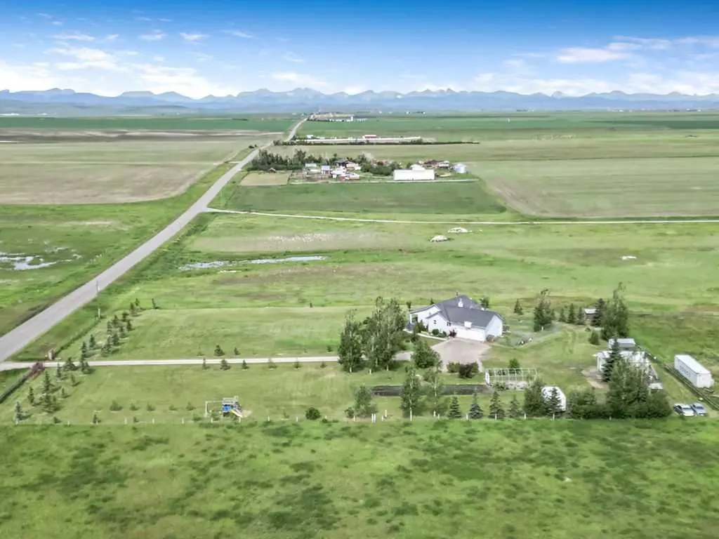56152 658 Avenue E Rural Foothills County AB T0L 0P0
