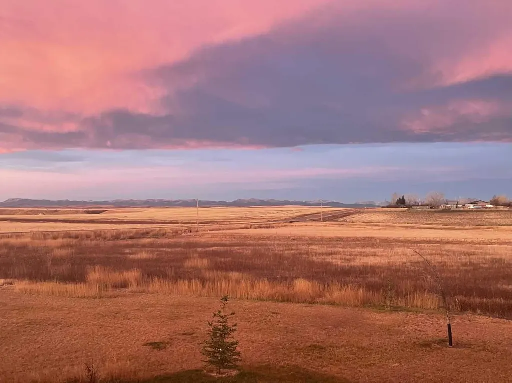 56152 658 Avenue E Rural Foothills County AB T0L 0P0