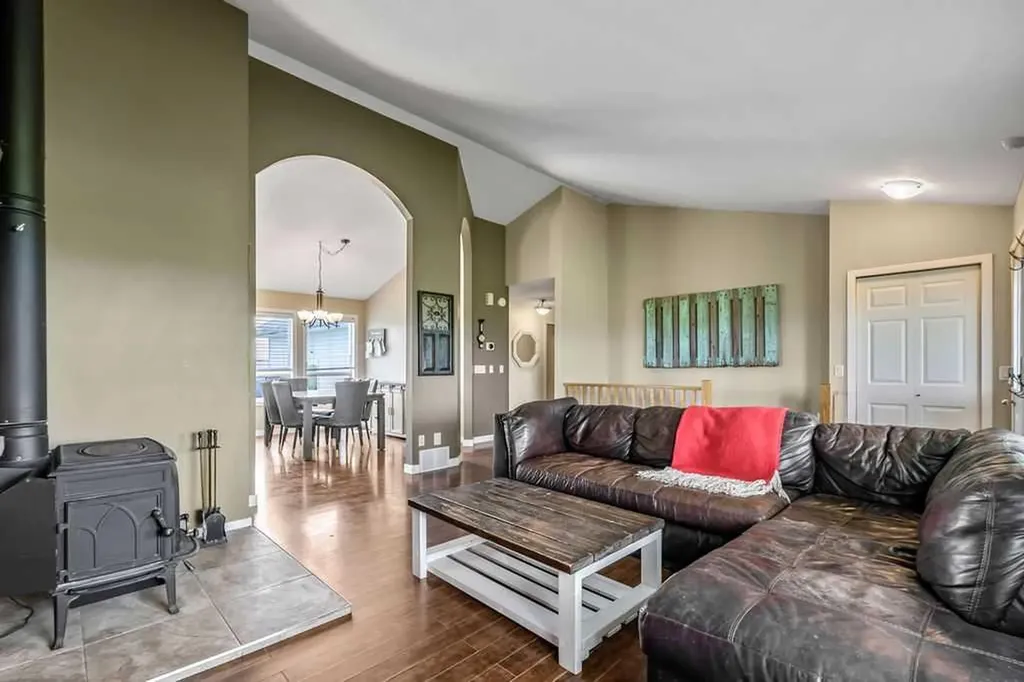 56152 658 Avenue E Rural Foothills County AB T0L 0P0