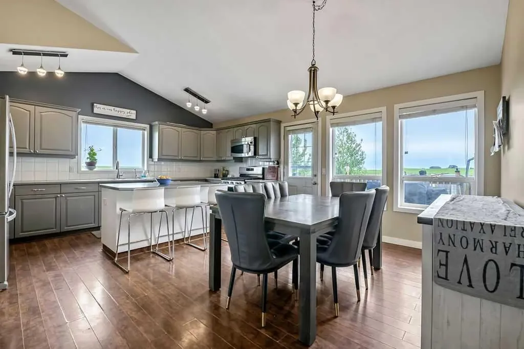56152 658 Avenue E Rural Foothills County AB T0L 0P0