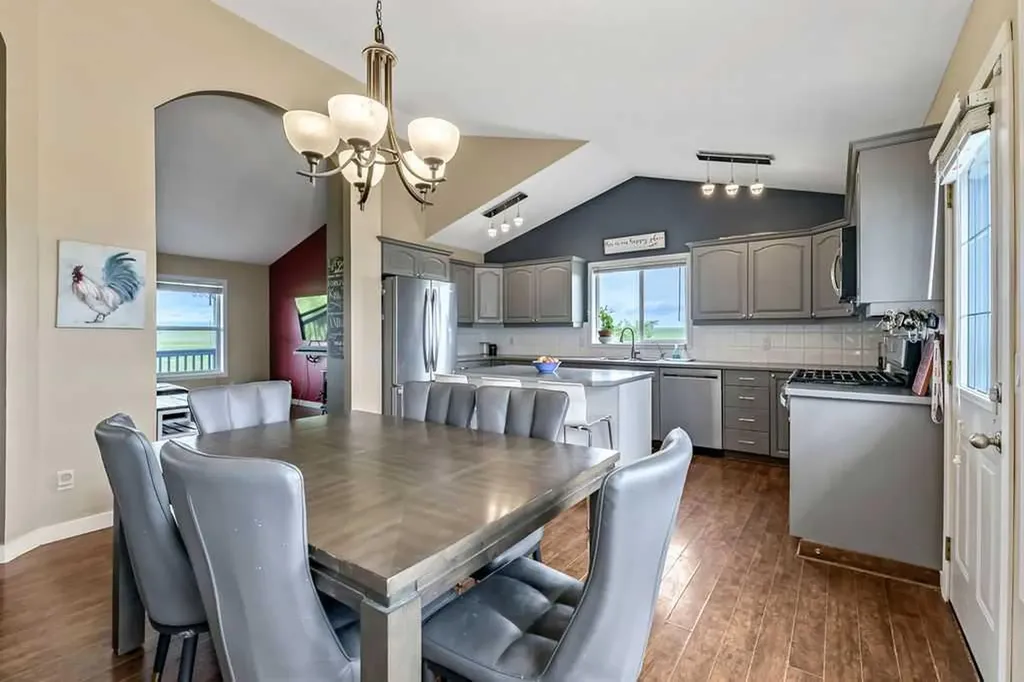 56152 658 Avenue E Rural Foothills County AB T0L 0P0