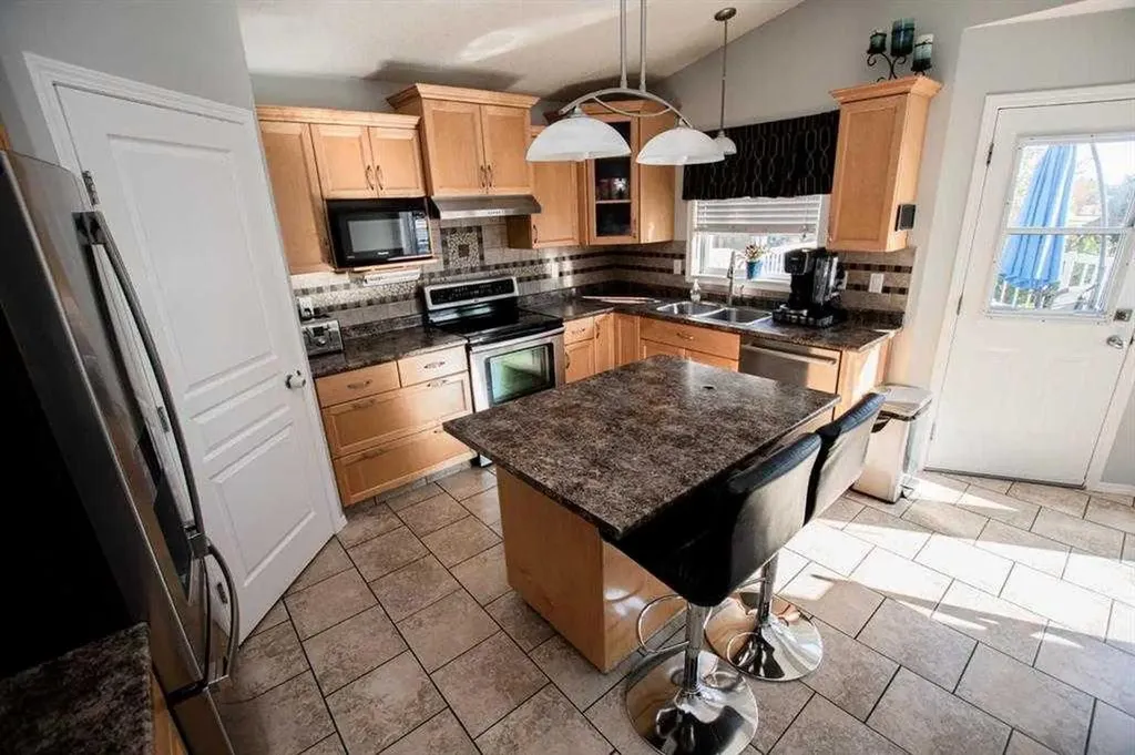 6613 97 Street Grande Prairie AB T8W 2W1