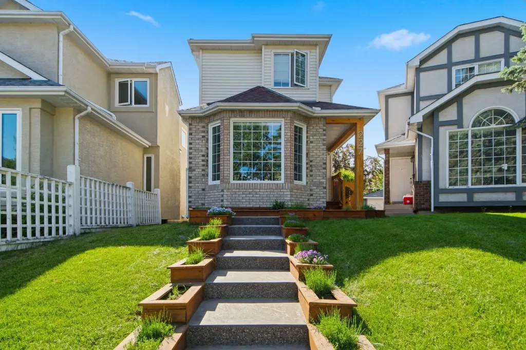 227 Coachway Road SW Calgary AB T3H 1B2