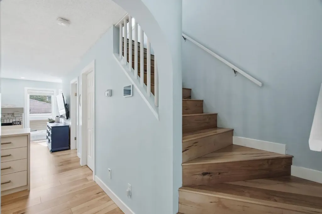 227 Coachway Road SW Calgary AB T3H 1B2
