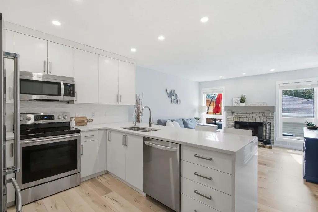227 Coachway Road SW Calgary AB T3H 1B2