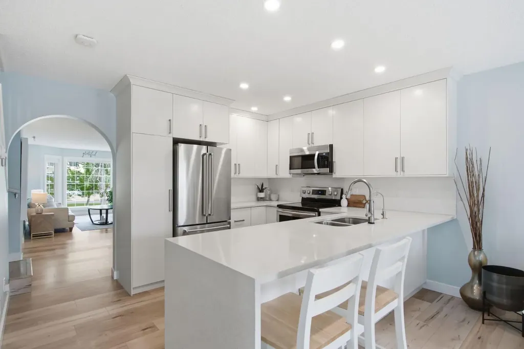 227 Coachway Road SW Calgary AB T3H 1B2