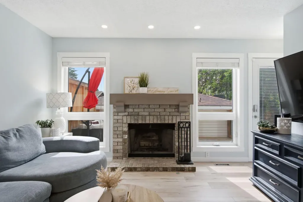 227 Coachway Road SW Calgary AB T3H 1B2