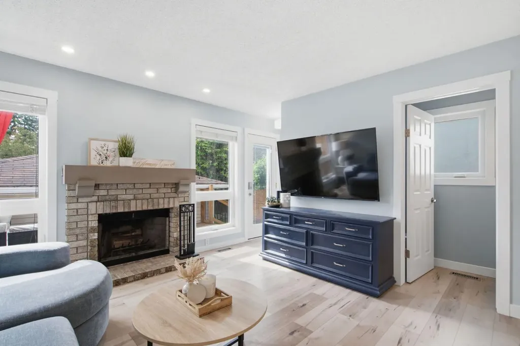 227 Coachway Road SW Calgary AB T3H 1B2