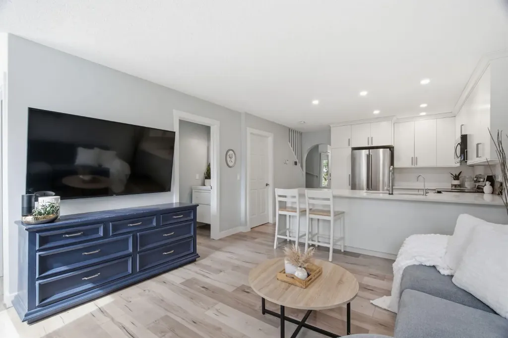 227 Coachway Road SW Calgary AB T3H 1B2