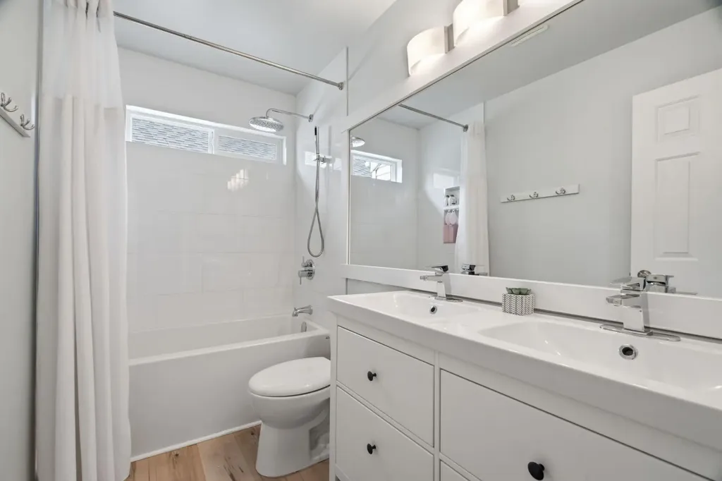 227 Coachway Road SW Calgary AB T3H 1B2