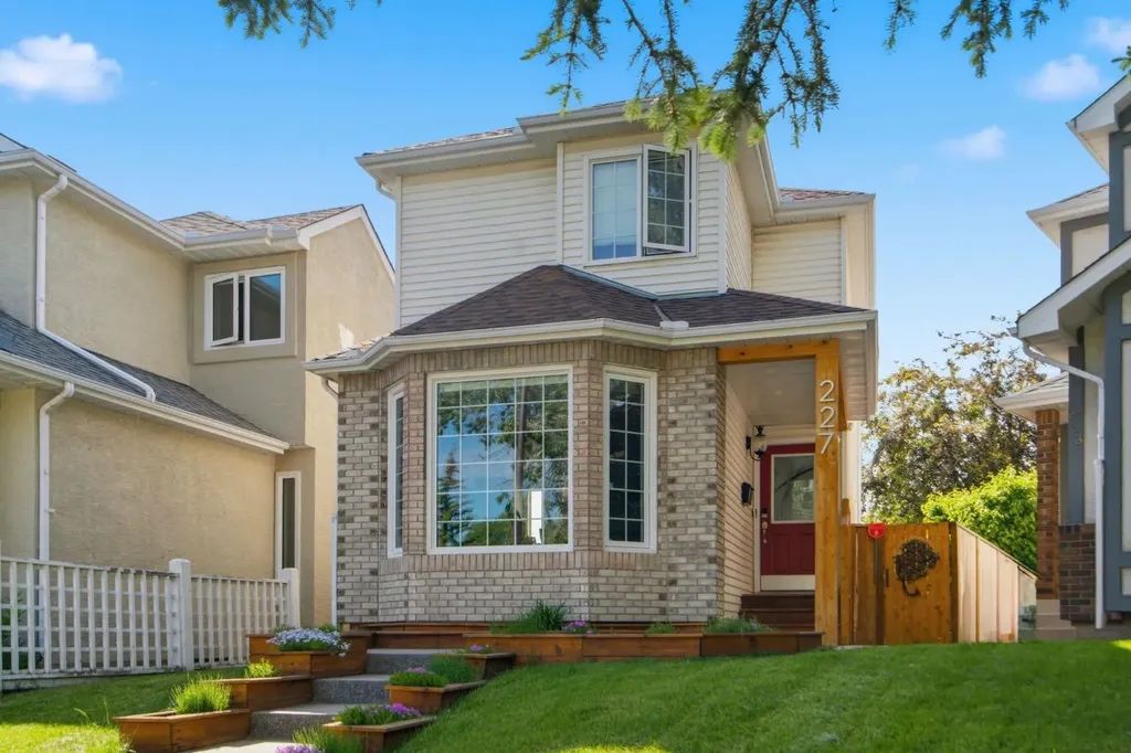 227 Coachway Road SW Calgary AB T3H 1B2