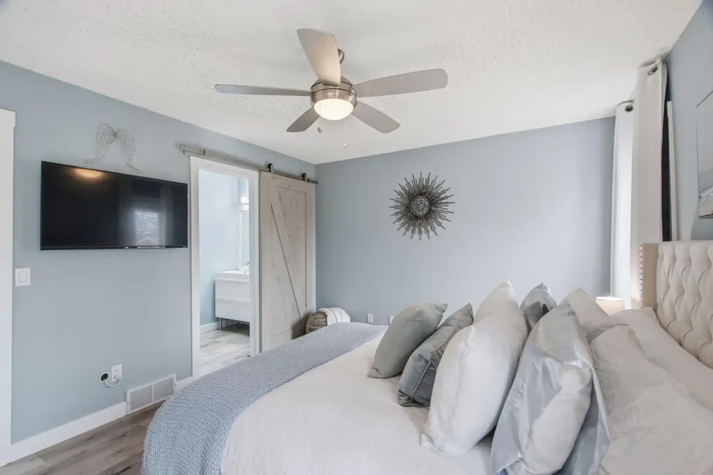 227 Coachway Road SW Calgary AB T3H 1B2