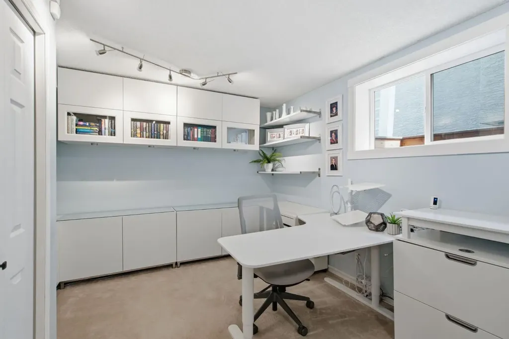 227 Coachway Road SW Calgary AB T3H 1B2