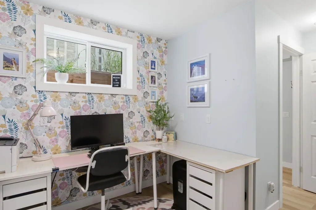 227 Coachway Road SW Calgary AB T3H 1B2