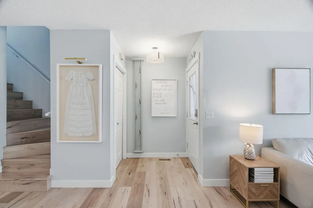 227 Coachway Road SW Calgary AB T3H 1B2