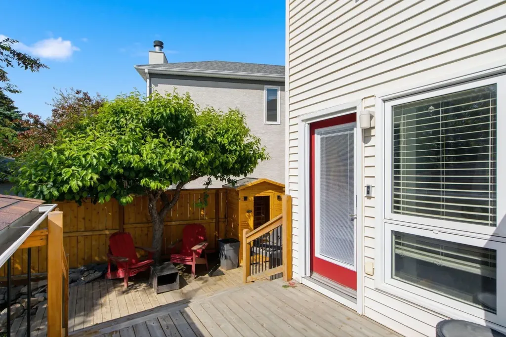 227 Coachway Road SW Calgary AB T3H 1B2