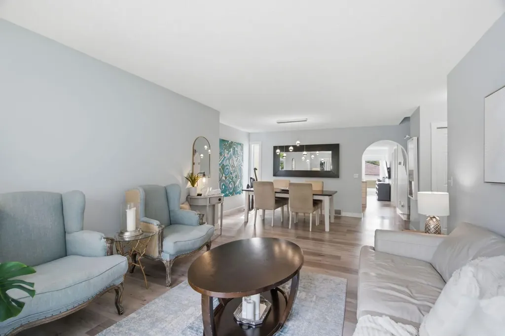 227 Coachway Road SW Calgary AB T3H 1B2