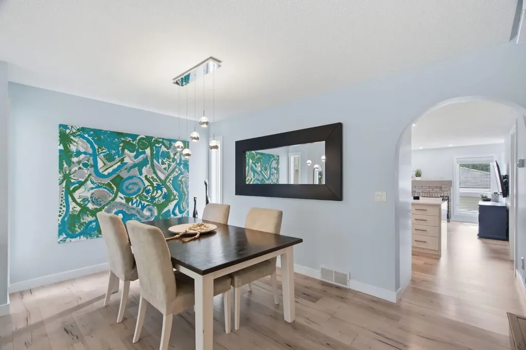 227 Coachway Road SW Calgary AB T3H 1B2