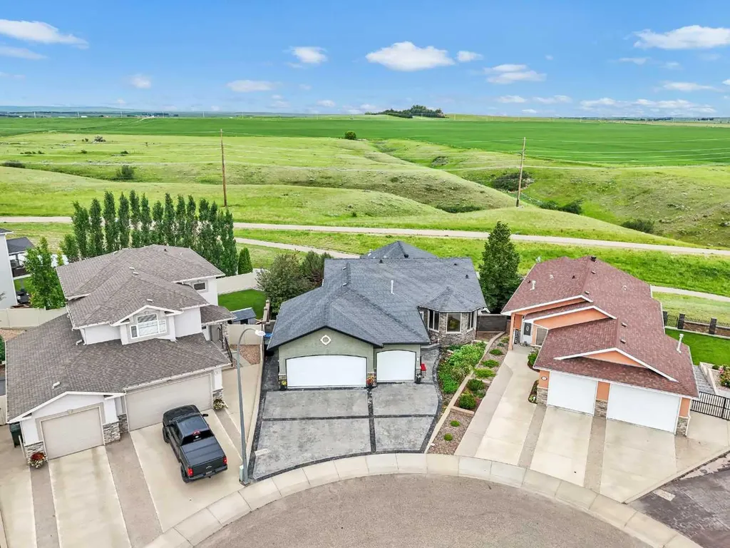 28 Sierra Close SW Medicine Hat AB T1B 0A8