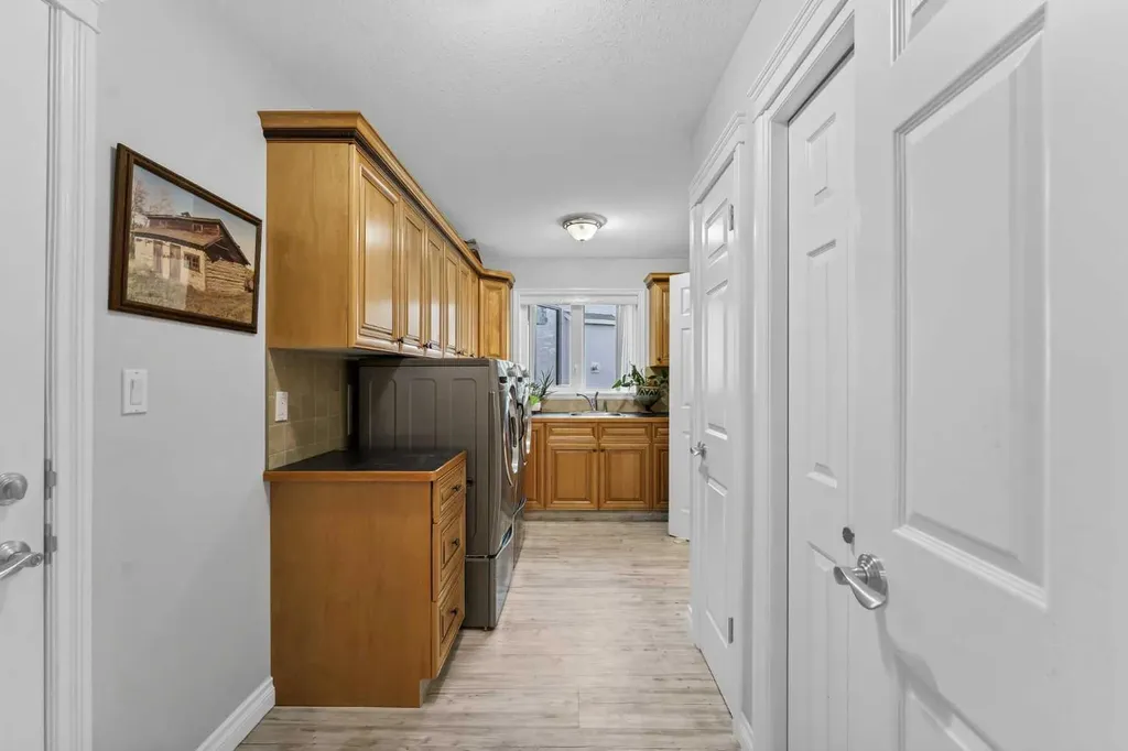 28 Sierra Close SW Medicine Hat AB T1B 0A8