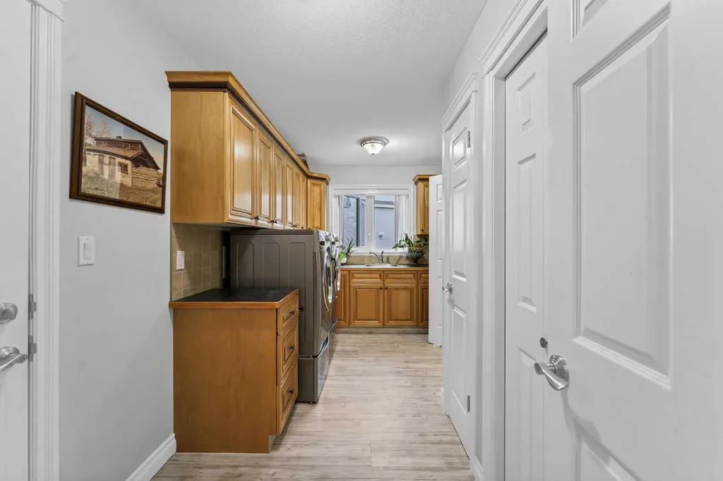 28 Sierra Close SW Medicine Hat AB T1B 0A8