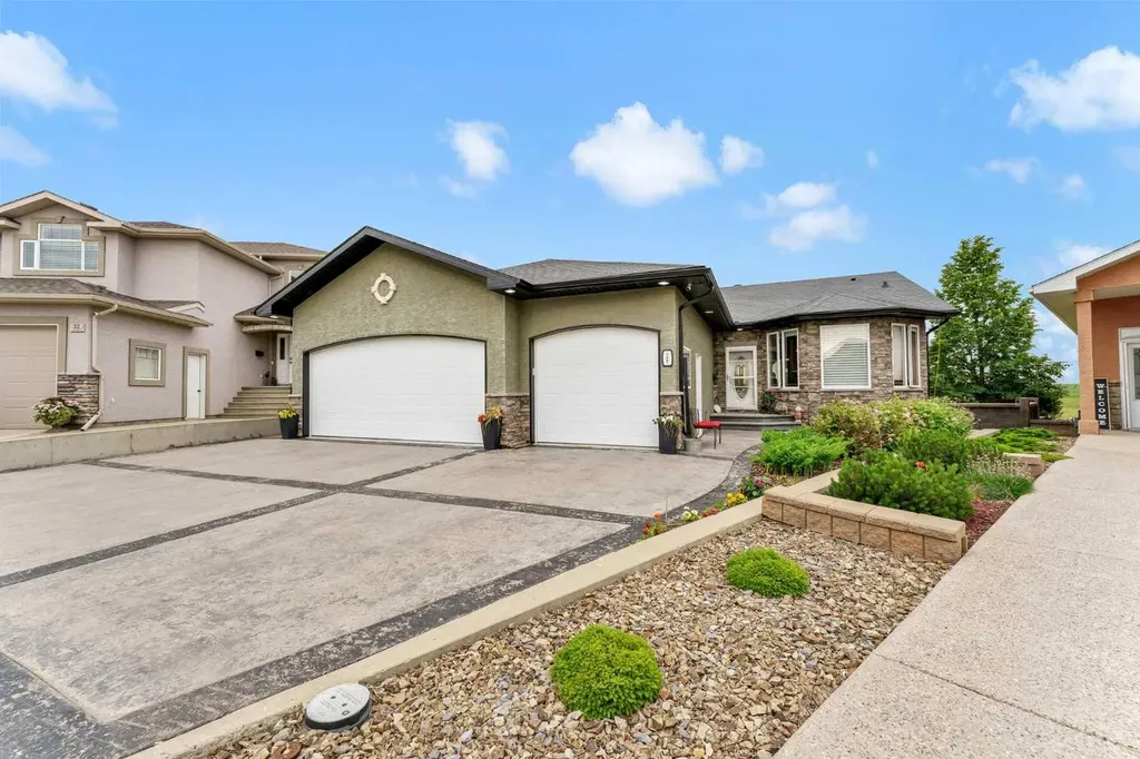 28 Sierra Close SW Medicine Hat AB T1B 0A8