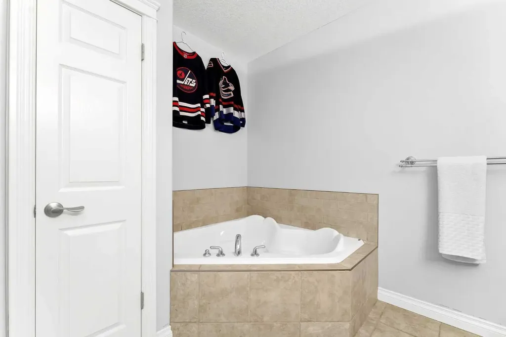 28 Sierra Close SW Medicine Hat AB T1B 0A8