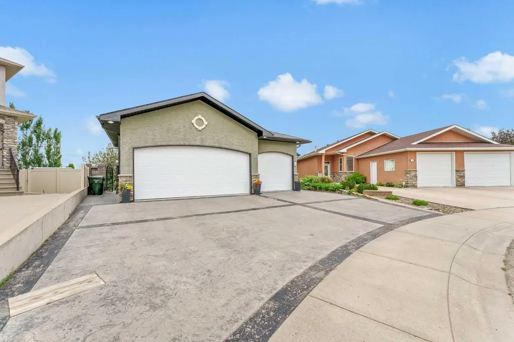28 Sierra Close SW Medicine Hat AB T1B 0A8