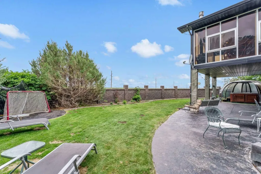 28 Sierra Close SW Medicine Hat AB T1B 0A8